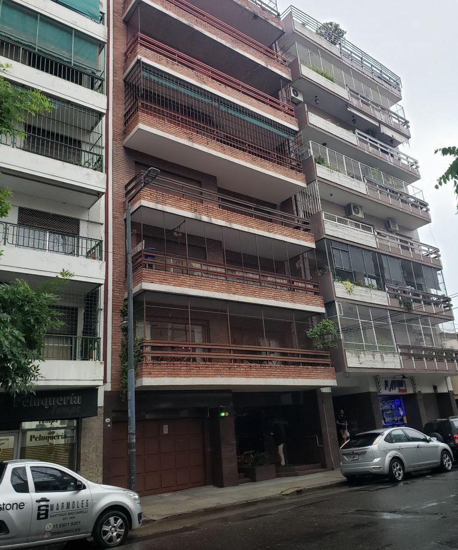 VENTA BARRACAS PISO 5 AMBIENTES MAS DEPENDENCIA DE SERVICIO CON ESPACIO GUARDA COCHE CUBIERTO