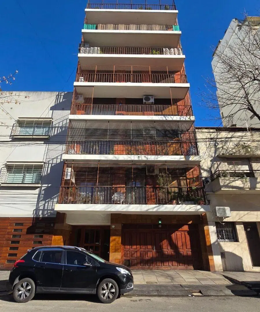 Departamento de 121 m2 al frente con balcón y cochera 3