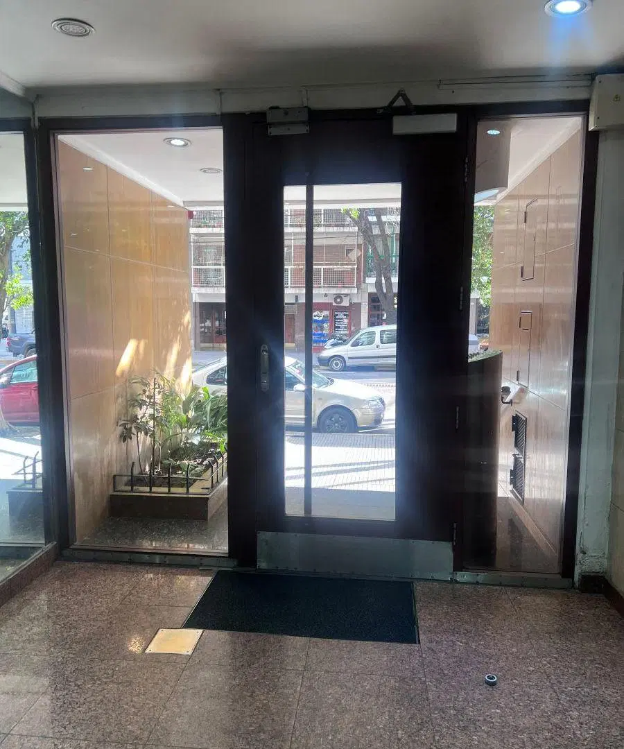 Departamento de 2 ambientes con 2 balcones 3
