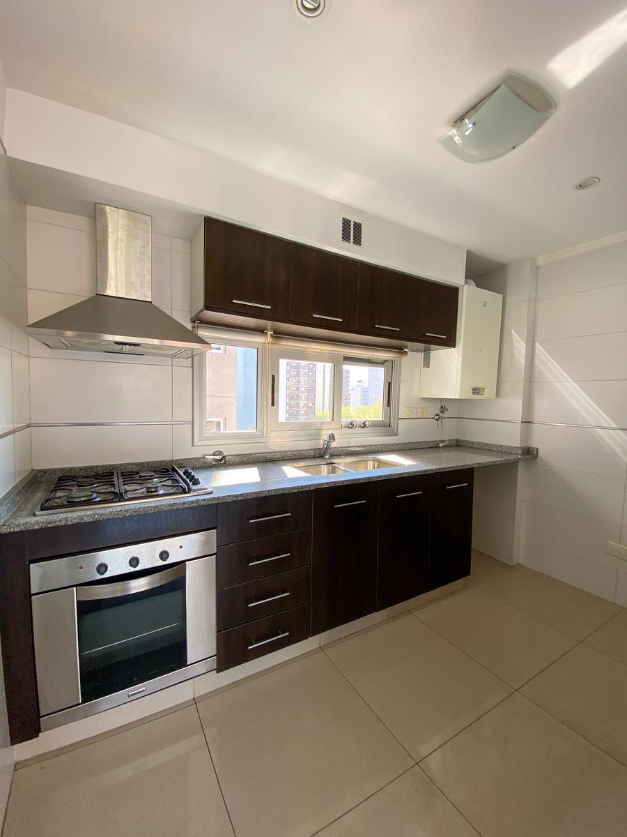 Departamento de 3 ambientes con cochera en venta zona Lanus Oeste