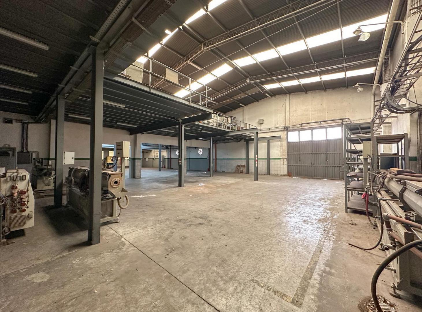 Foto de Depósito en venta y en alquiler en Lomas de Zamora, imagen 2