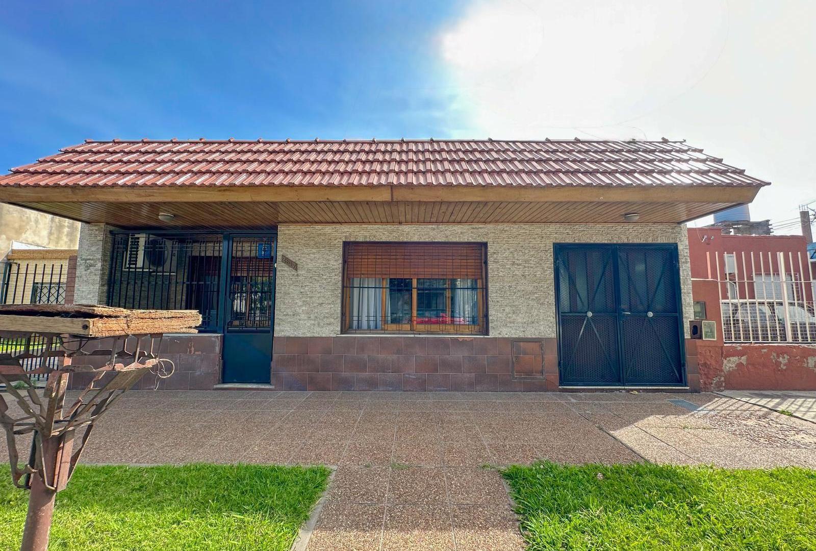 Casa en venta en Lanús Este 3 ambientes con patio