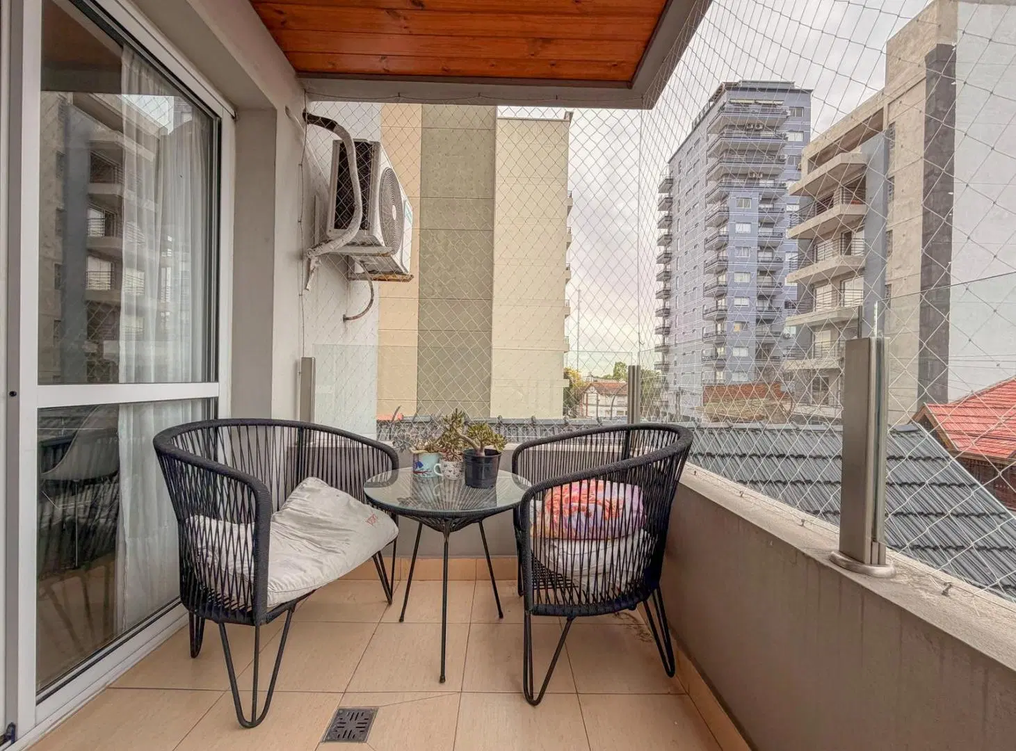 Departamento 2 ambientes con cochera en venta en Lanus Este 5