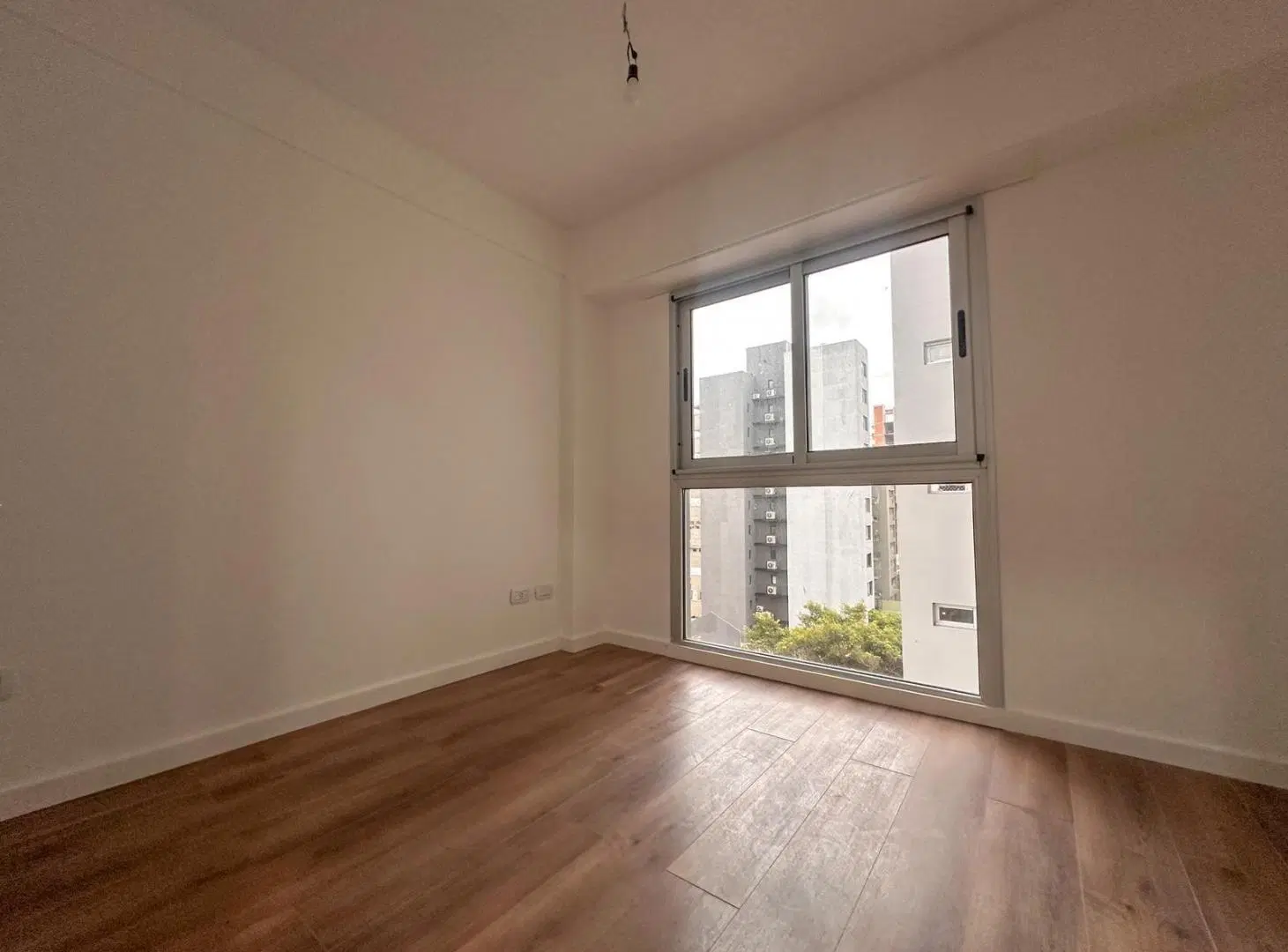 Departamento 3 ambientes con cochera en alquiler en Lanus Oeste 5