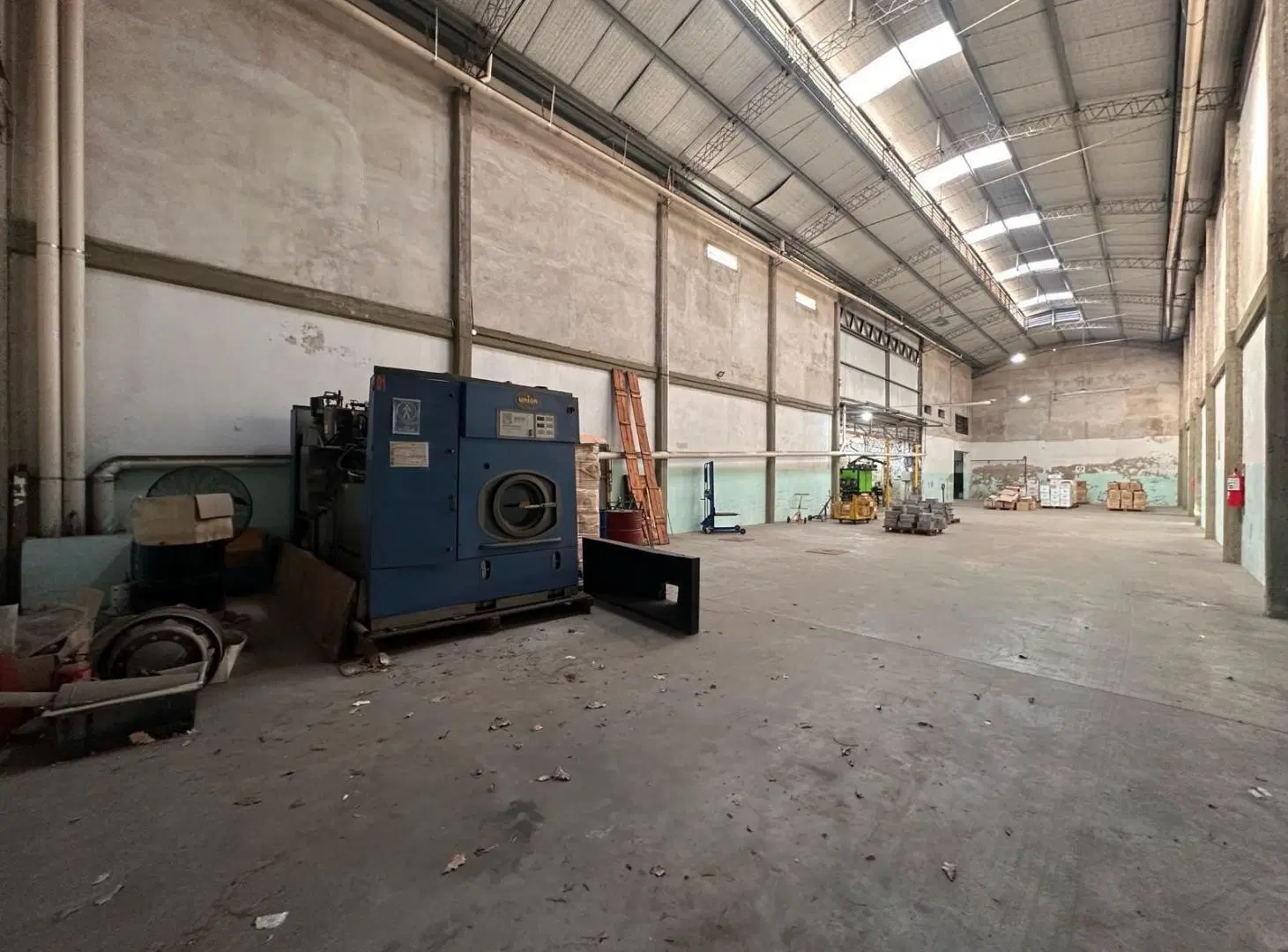 Depósito en venta en Valentin Alsina 8