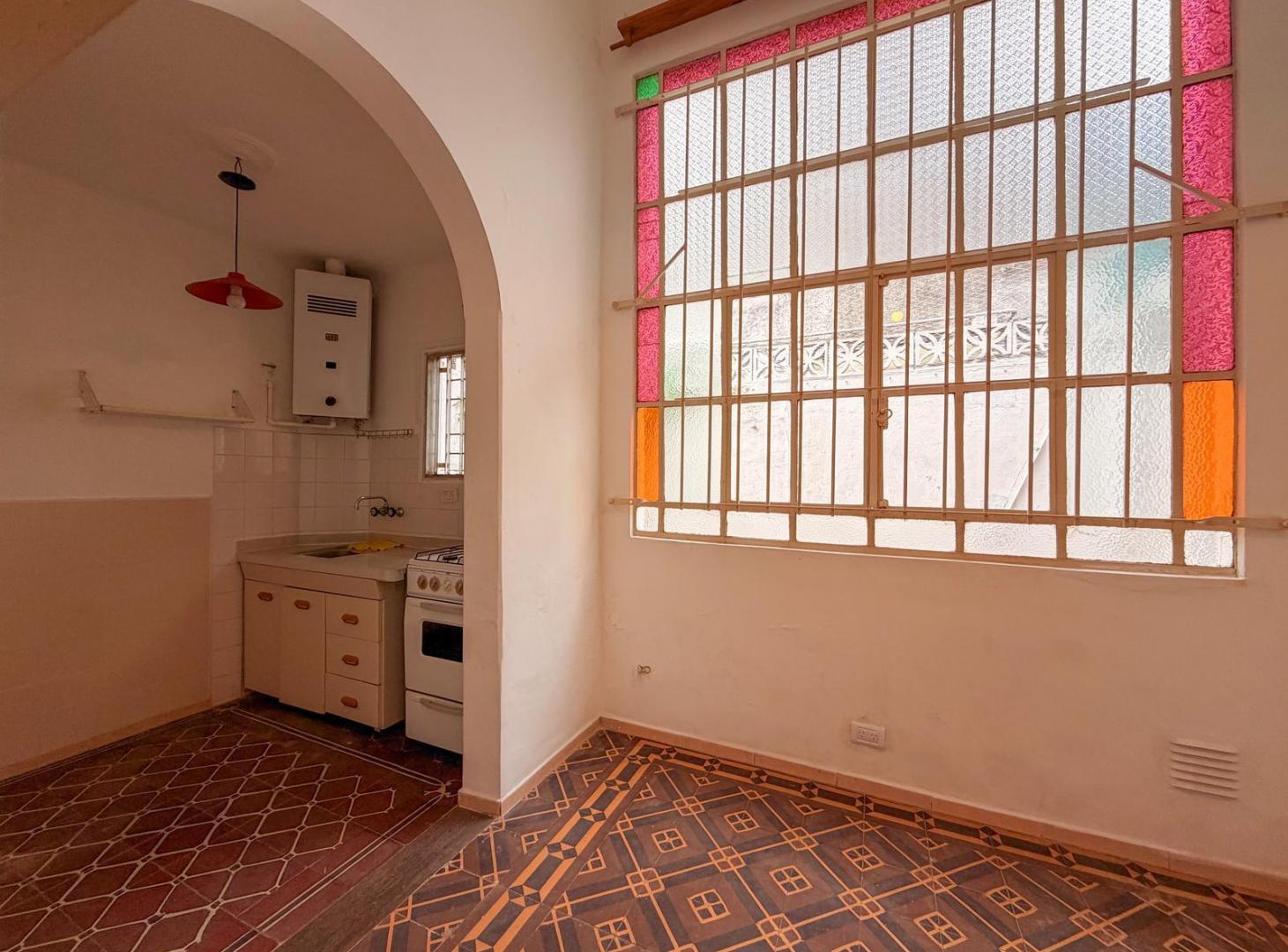Foto de PH en alquiler en Lanus Oeste con patio, imagen 1