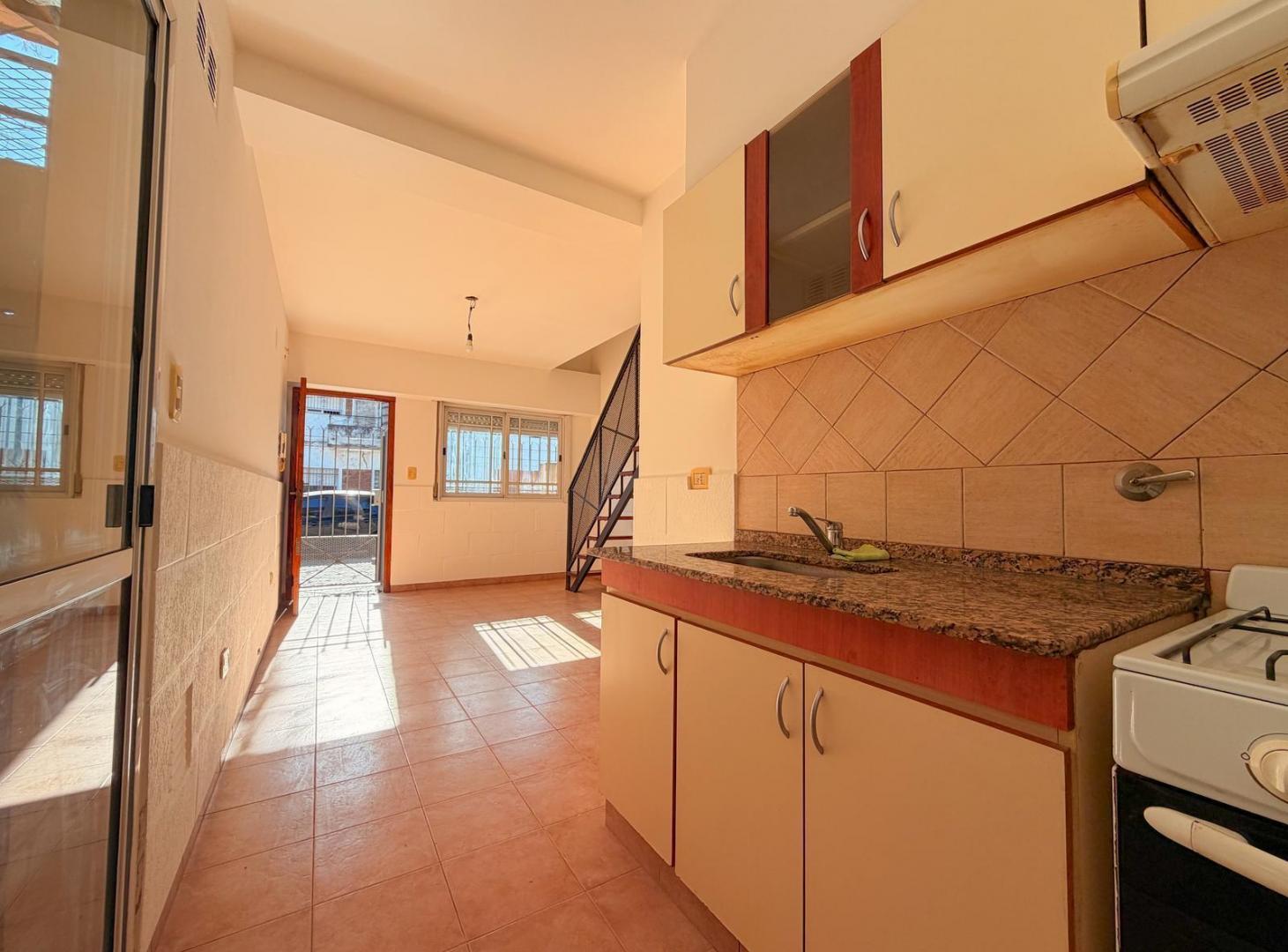 Foto de PH 3 ambientes en venta y en alquiler en Lanus Oeste, imagen 5