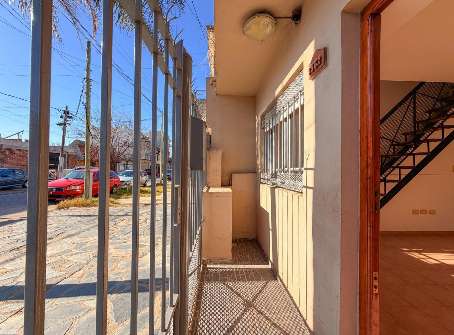 Foto de PH 3 ambientes en venta y en alquiler en Lanus Oeste, imagen 3