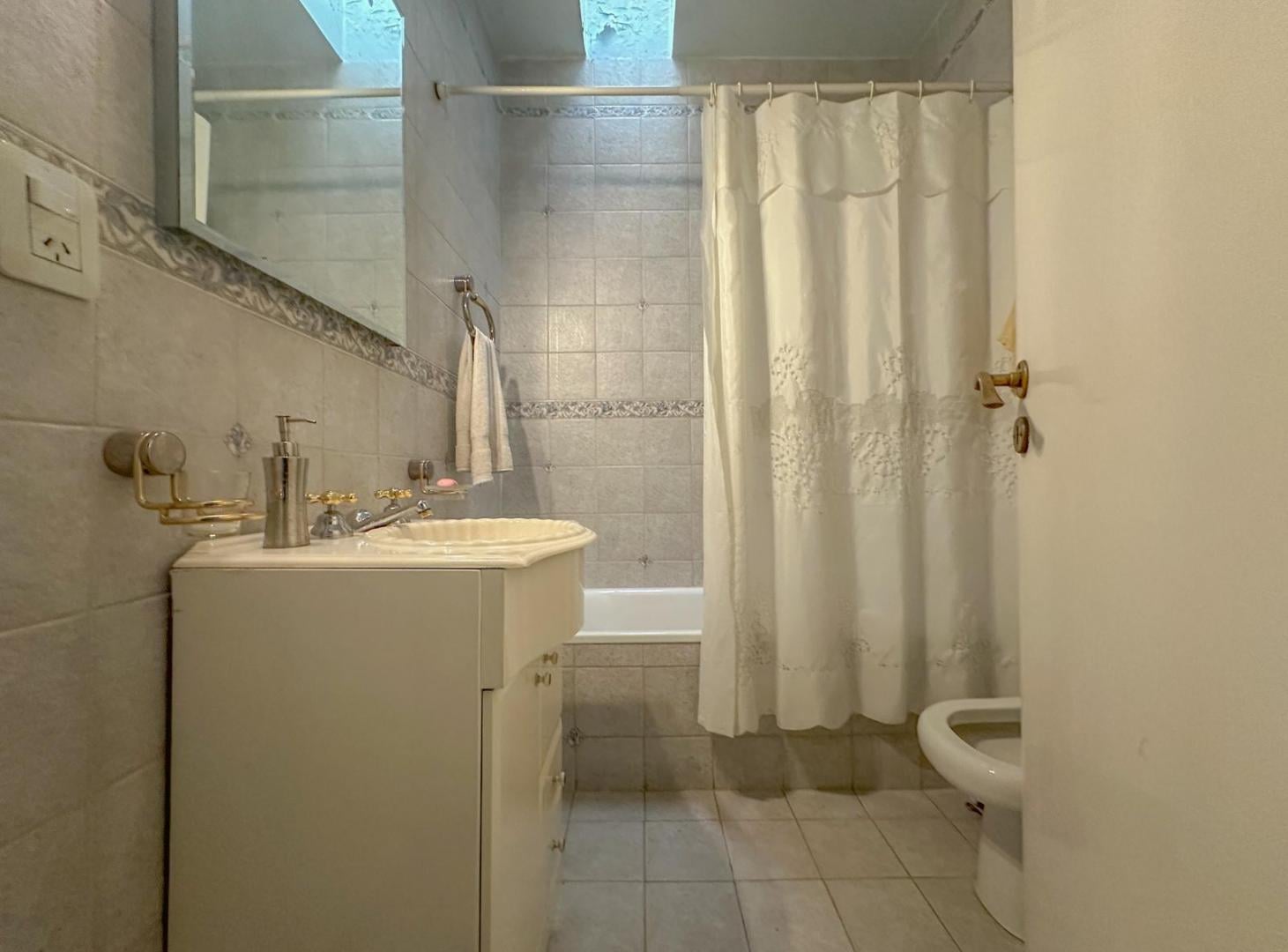 Foto de Casa en venta en Lomas de Zamora 3 ambientes con patio, imagen 3