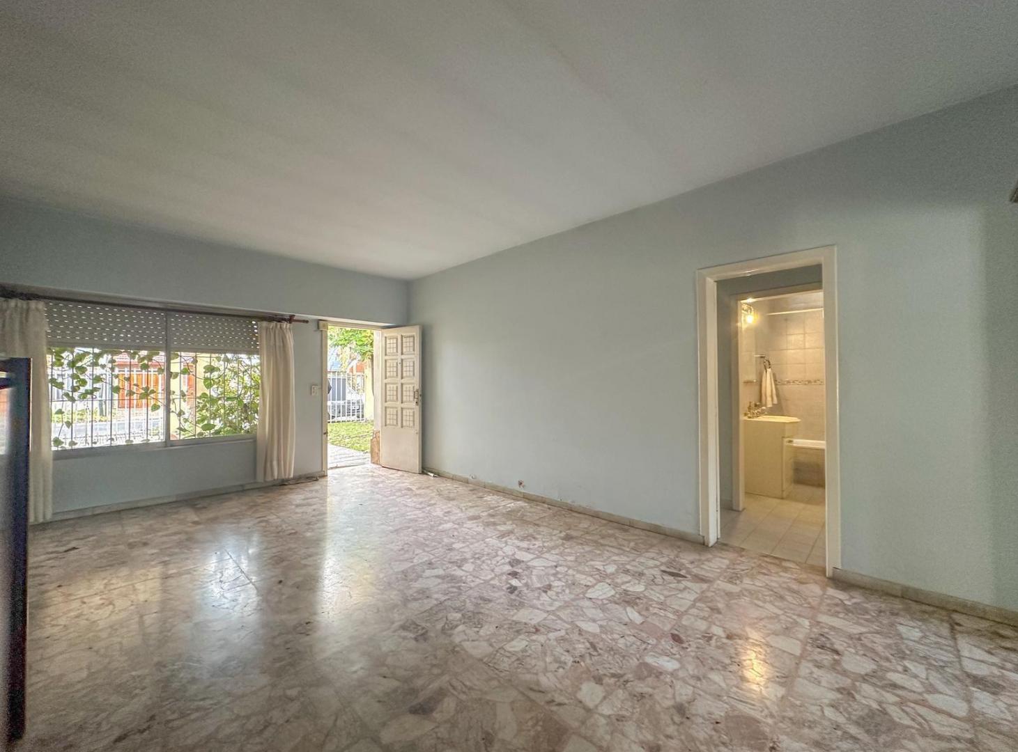 Foto de Casa en venta en Lomas de Zamora 3 ambientes con patio, imagen 1