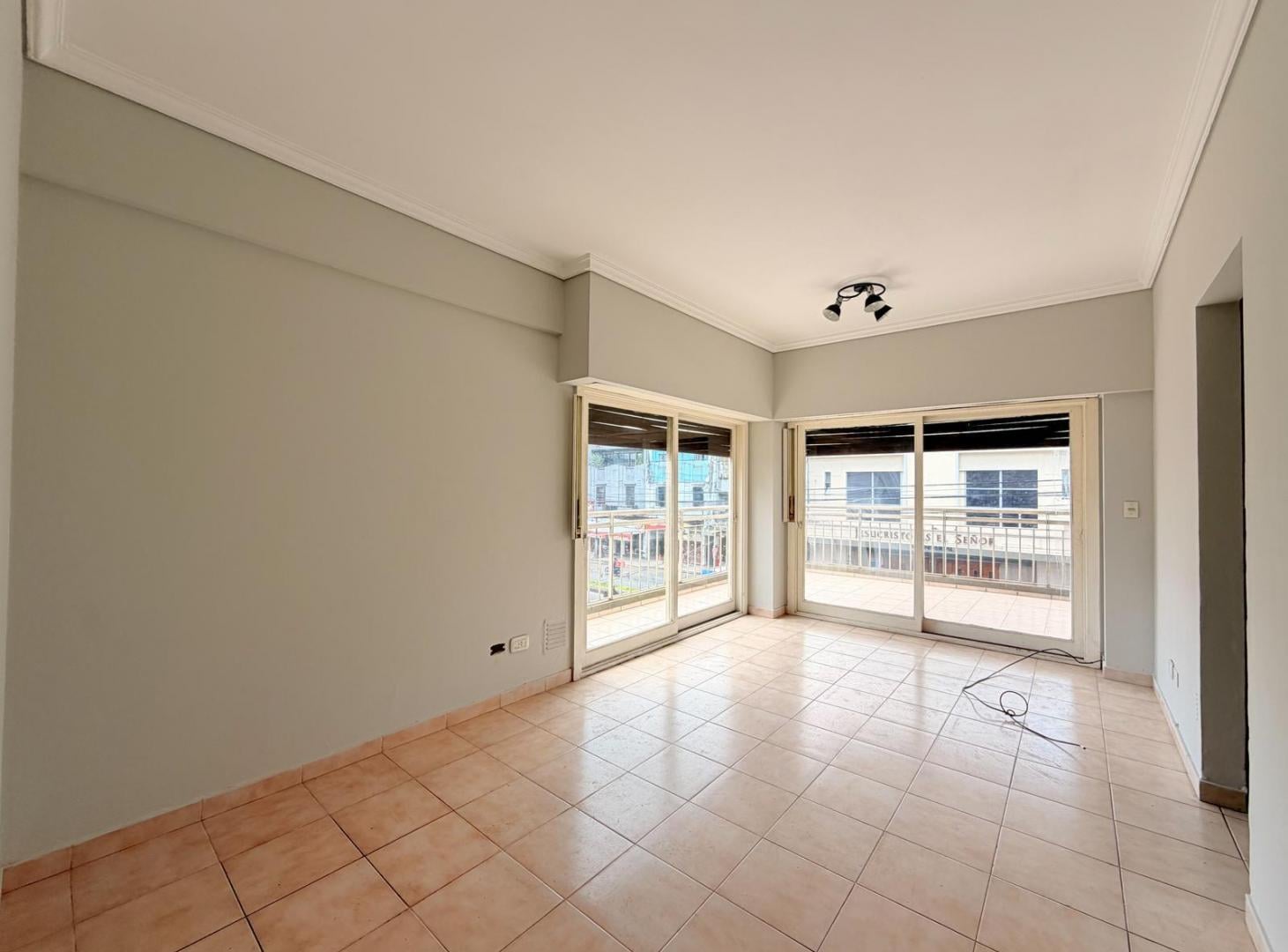 Foto de Departamento monoambiente en alquiler en Lanús Oeste, imagen 2