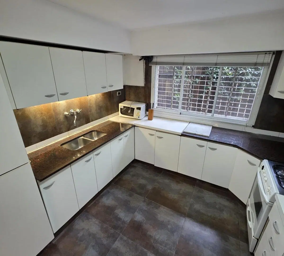 Casa en centro Funes, a metros de Ruta9,  984m2 terreno 4
