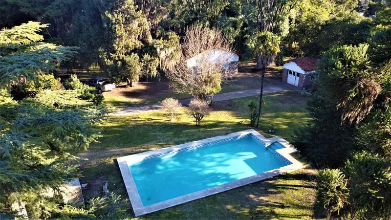 Terreno de 7500m2 sobre Ruta 9. Casa a reciclar. Funes. 2