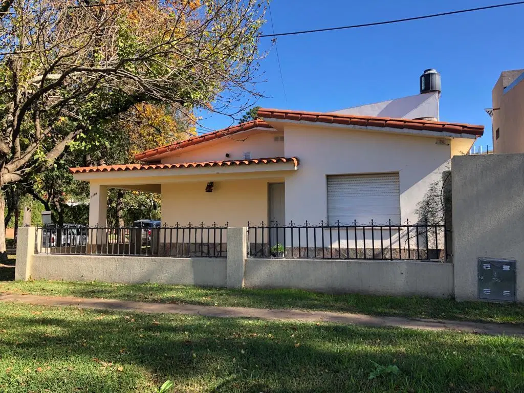 2 Casas en el Centro de Funes - 2 dormitorios 2