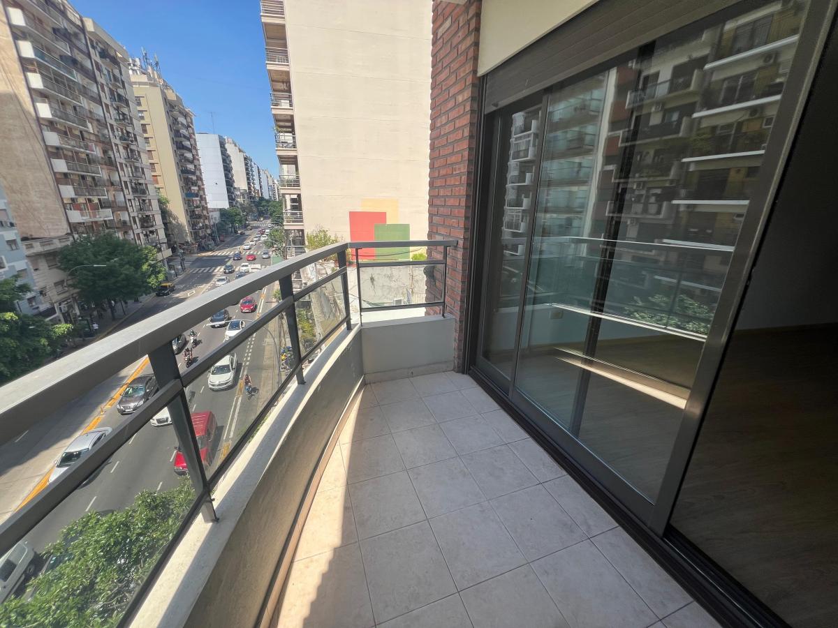 Hermoso Monoambiente Moderno Al Frente con Balcon - Cochera Fija Cubierta 5