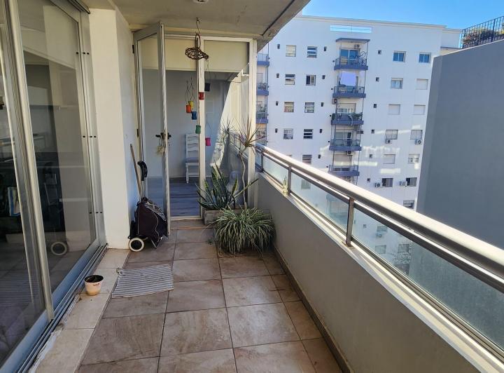 HERMOSO DEPARTAMENTO 2 AMBIENTES AL CONTRAFRENTE CON BALCON Y COCHERA  5
