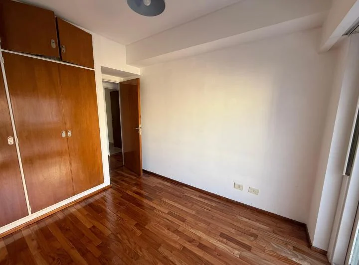 HERMOSO SEMIPISO 3 AMBIENTES CON DEPENDENCIA DE SERVICIO - COCHERA Y BAULERA 5