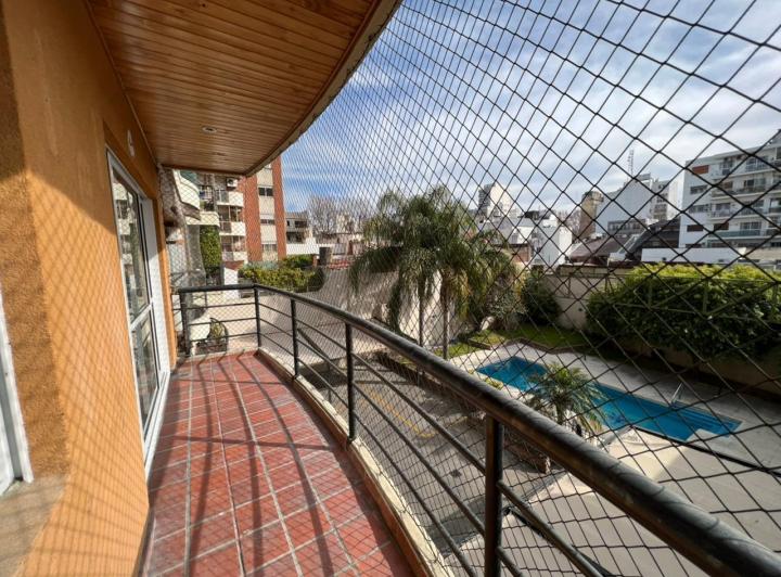 HERMOSO DEPARTAMENTO 3 AMBIENTES CON BALCÓN 4