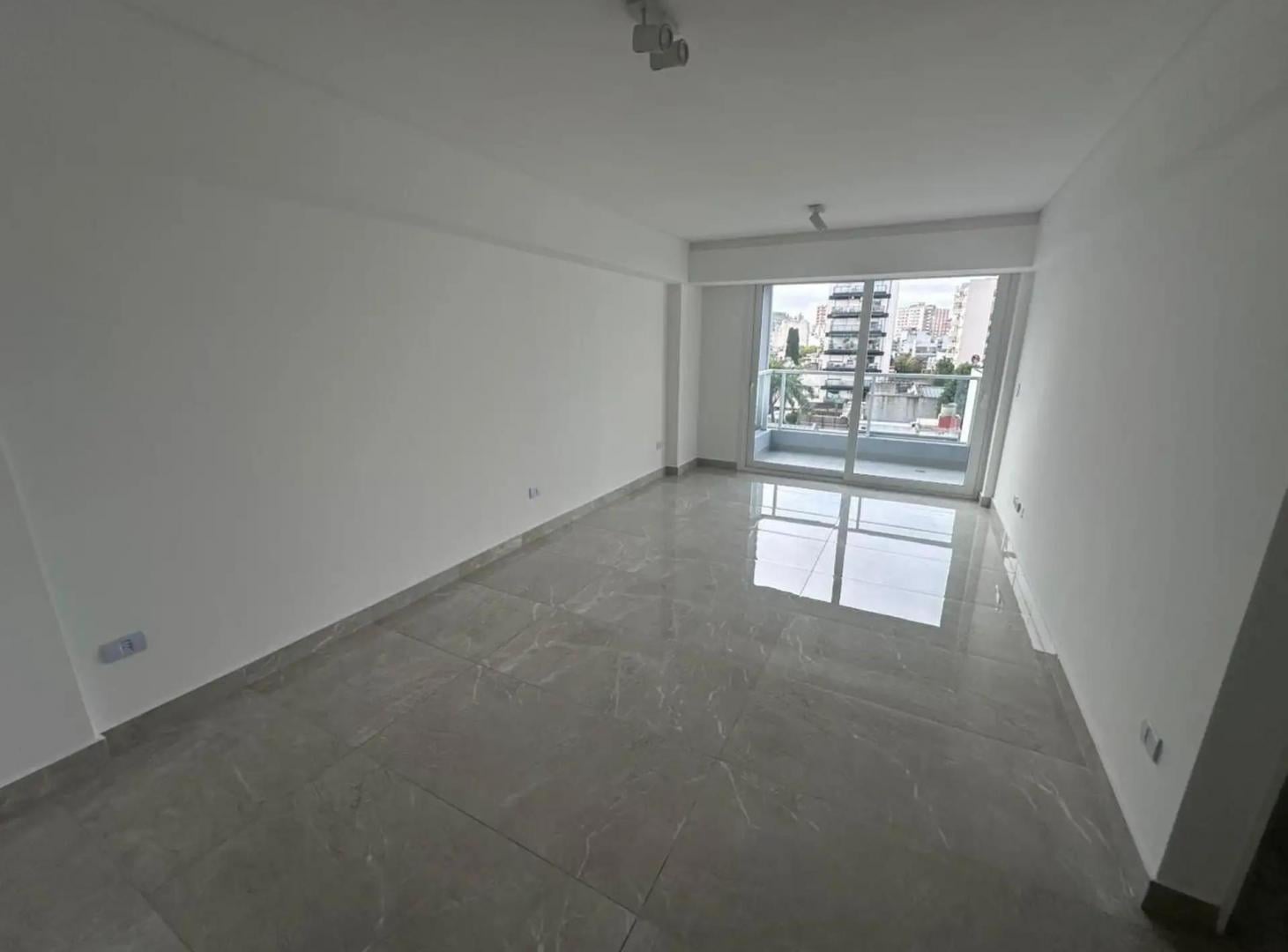 DEPARTAMENTO 2 AMBIENTES A ESTRENAR AL FRENTE CON BALCÓN