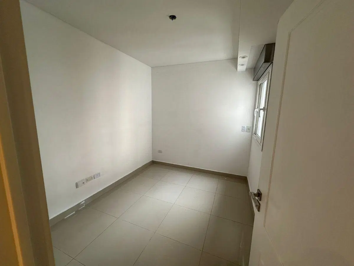 EXCELENTE PISO DE CATEGORÍA - 5 AMBIENTES AL FRENTE CON DEPENDENCIA Y COCHERA 4