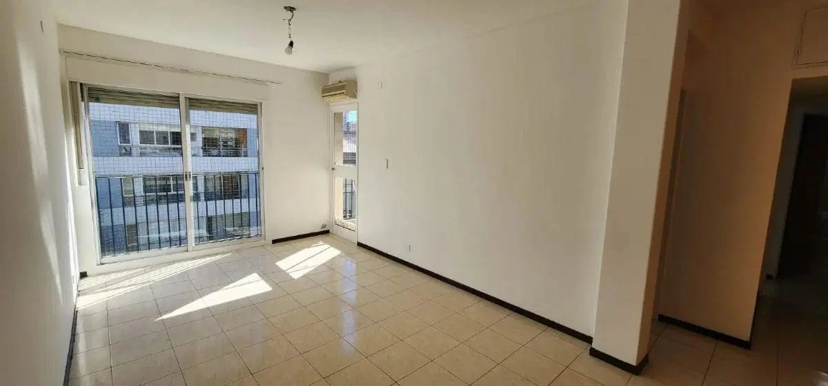 DEPARTAMENTO 3 AMBIENTES AL FRENTE CON BALCON Y COCHERA 2