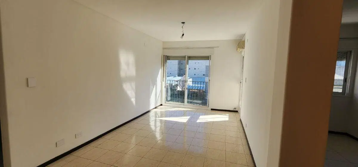 DEPARTAMENTO 3 AMBIENTES AL FRENTE CON BALCON Y COCHERA 3
