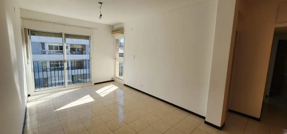 DEPARTAMENTO 3 AMBIENTES AL FRENTE CON BALCON Y COCHERA 5