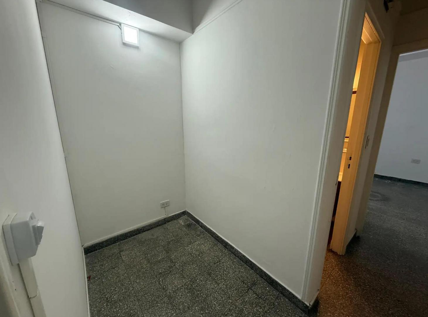 Foto de DEPARTAMENTO EN PLANTA BAJA PARA USO PROFESIONAL - EXCELENTE UBICACIÓN, imagen 3