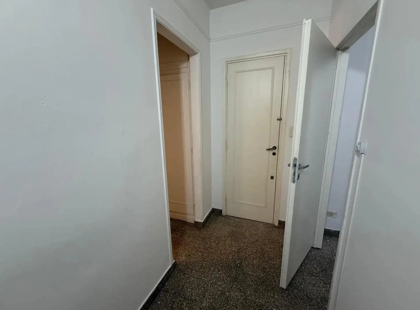 DEPARTAMENTO EN PLANTA BAJA PARA USO PROFESIONAL - EXCELENTE UBICACIÓN 3