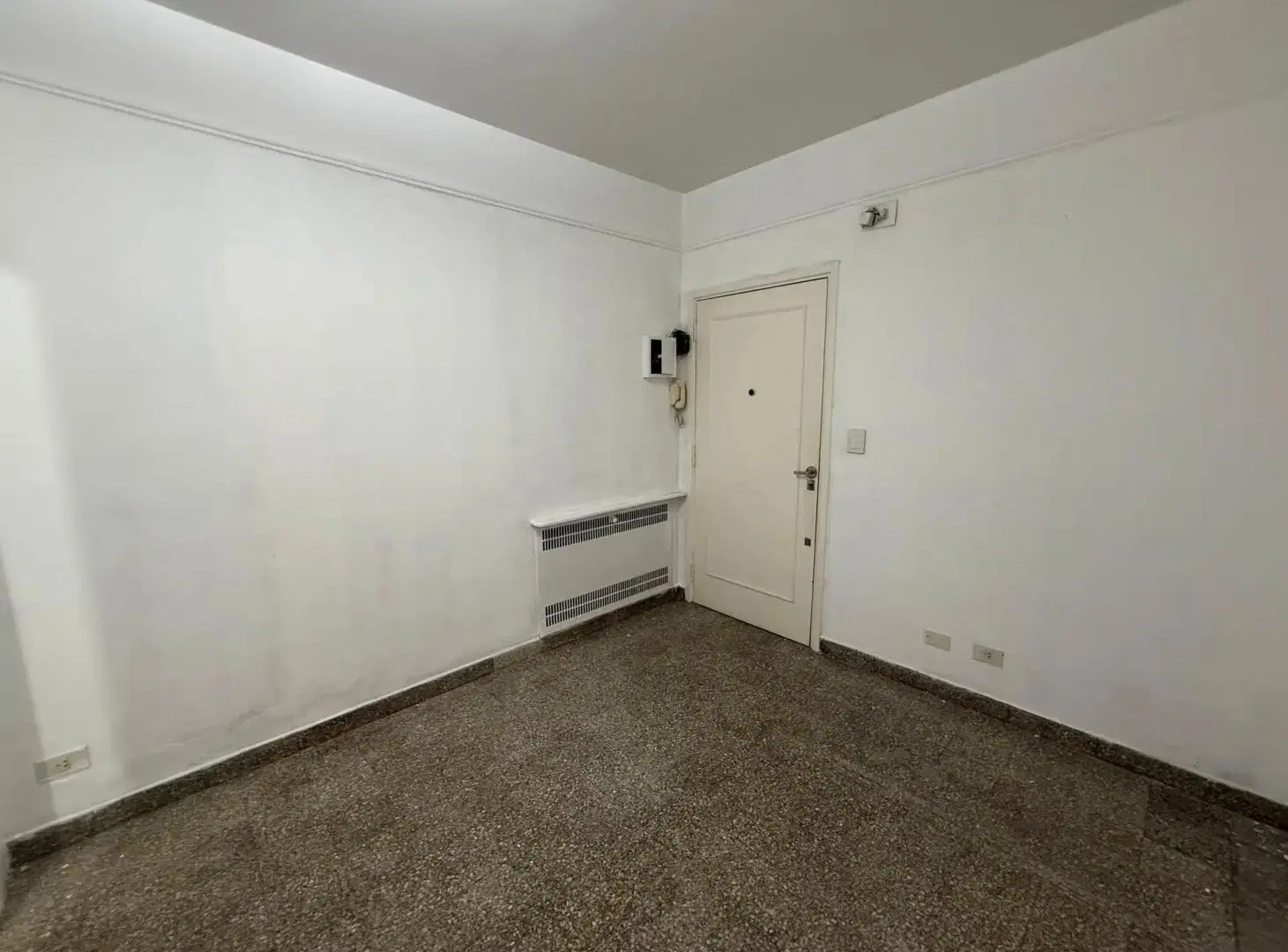 DEPARTAMENTO EN PLANTA BAJA PARA USO PROFESIONAL - EXCELENTE UBICACIÓN 5