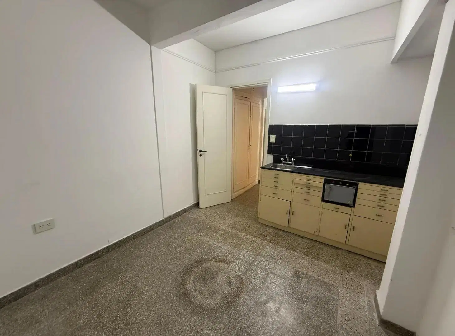 DEPARTAMENTO EN PLANTA BAJA PARA USO PROFESIONAL - EXCELENTE UBICACIÓN 4