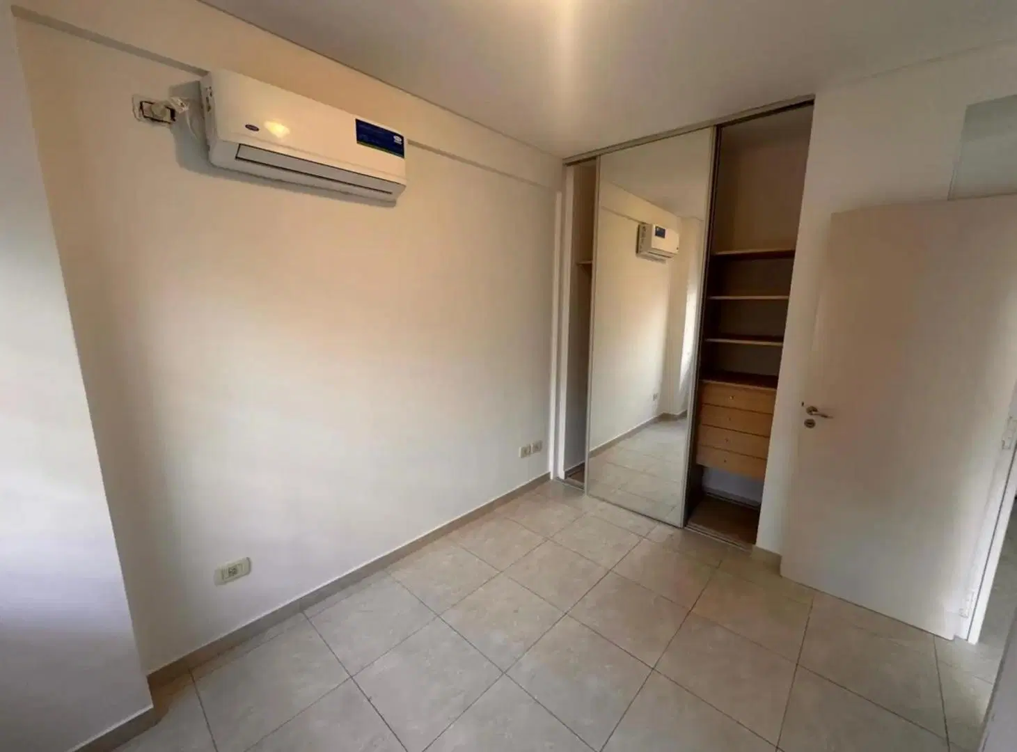 MODERNO DEPARTAMENTO 2 AMBIENTES AL FRENTE CON BALCÓN - APTO PROFESIONAL 4