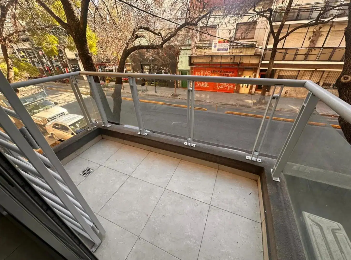 MODERNO DEPARTAMENTO 2 AMBIENTES AL FRENTE CON BALCÓN - APTO PROFESIONAL 2