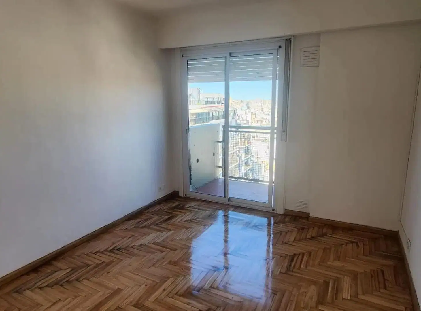 HERMOSO DEPARTAMENTO 2 AMBIENTES AL FRENTE CON BALCÓN - APTO PROFESIONAL 5