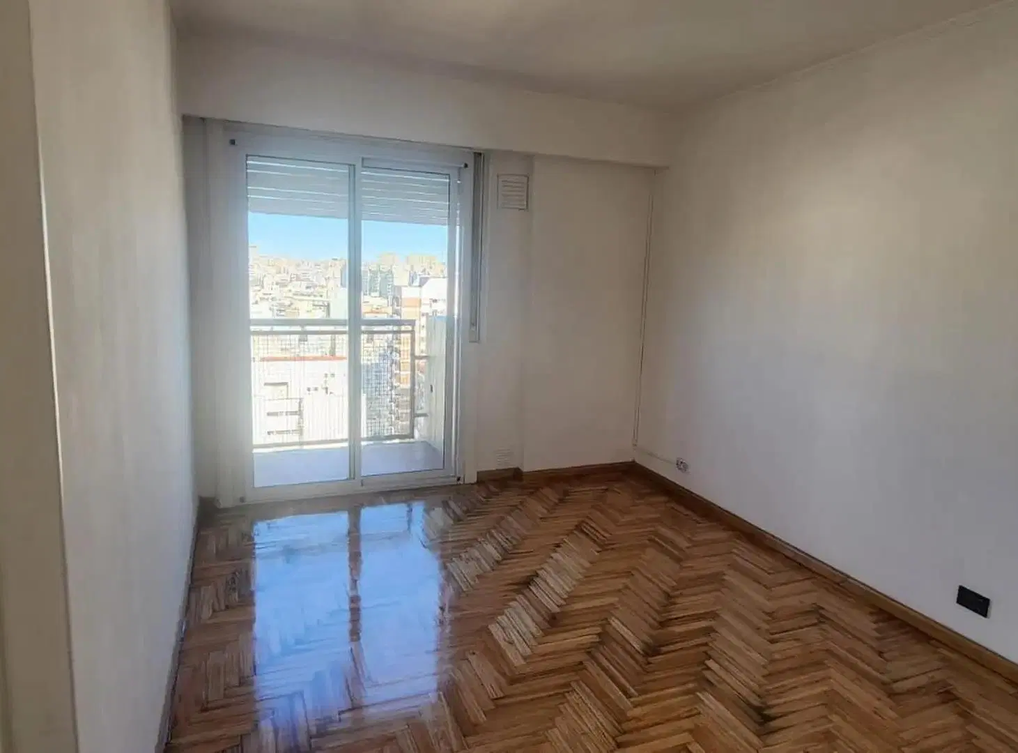 HERMOSO DEPARTAMENTO 2 AMBIENTES AL FRENTE CON BALCÓN - APTO PROFESIONAL 4
