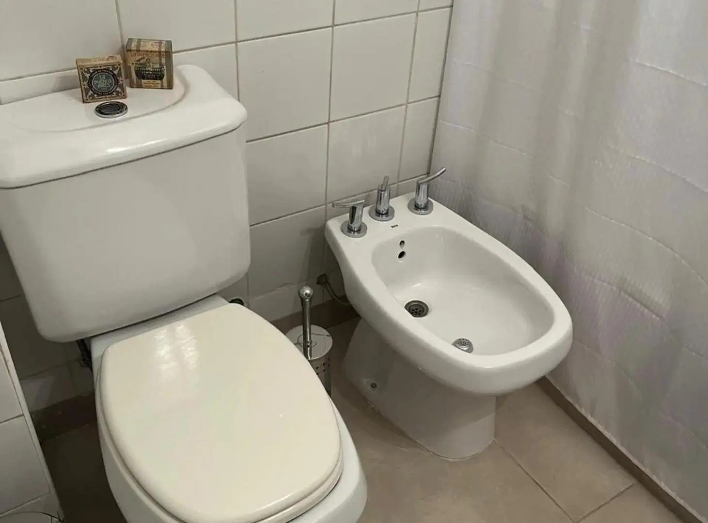 DEPARTAMENTO 2 AMBIENTES AL FRENTE CON BALCÓN - APTO PROFESIONAL 5