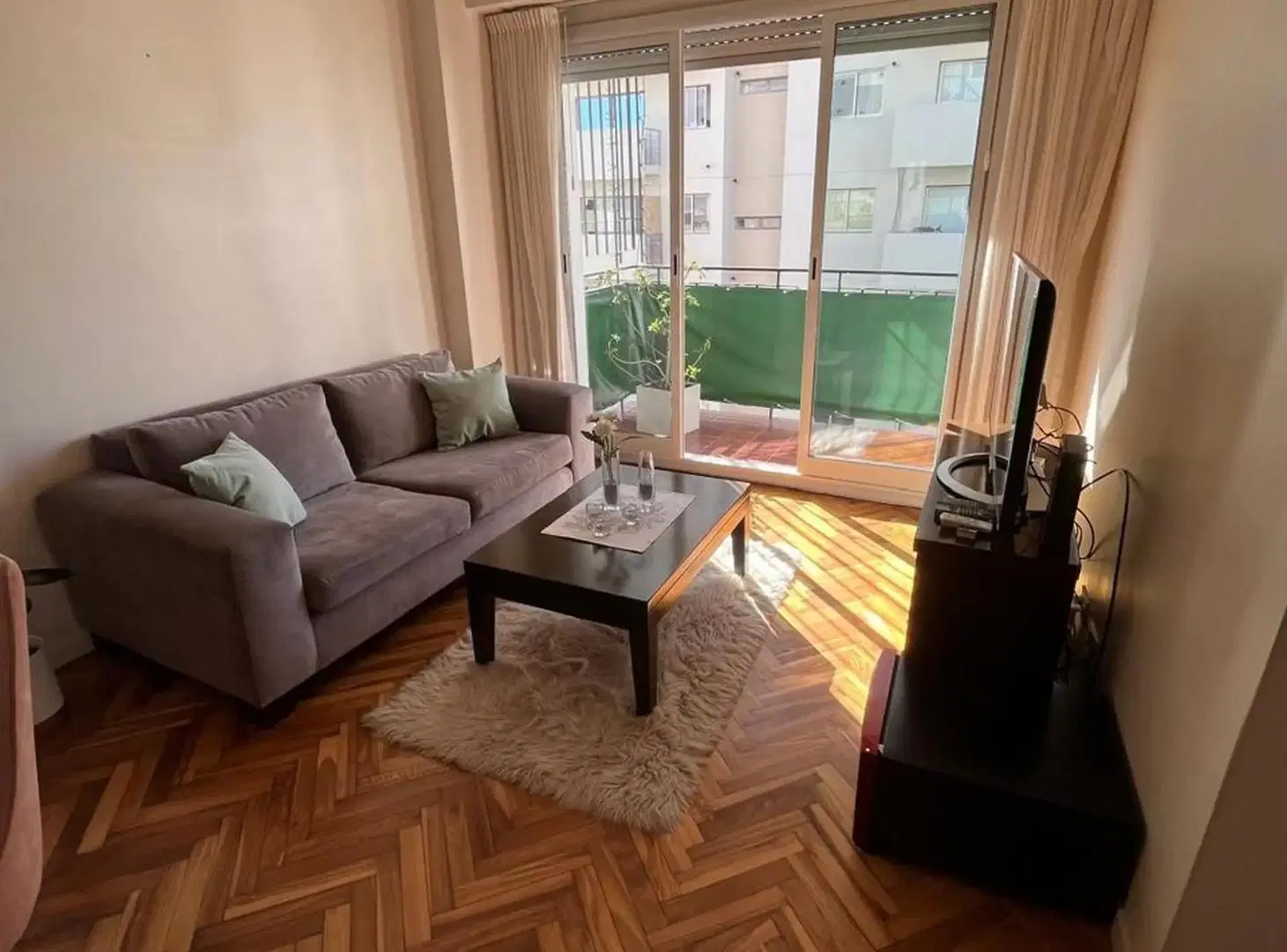 DEPARTAMENTO 2 AMBIENTES AL FRENTE CON BALCÓN - APTO PROFESIONAL 1