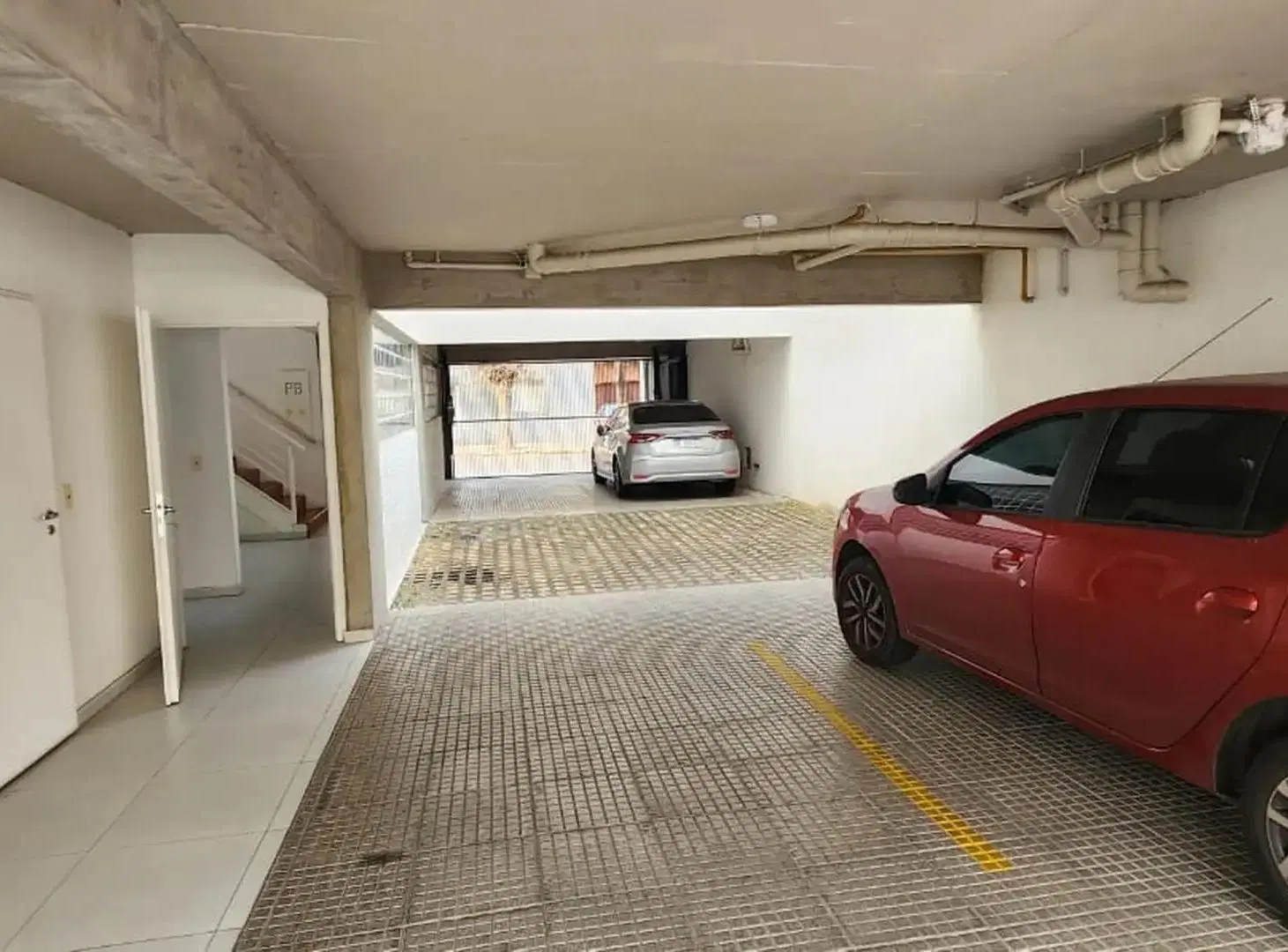 SEMIPISO 3 AMBIENTES AL CONTRAFRENTE CON BALCÓN Y COCHERA FIJA CUBIERTA 4