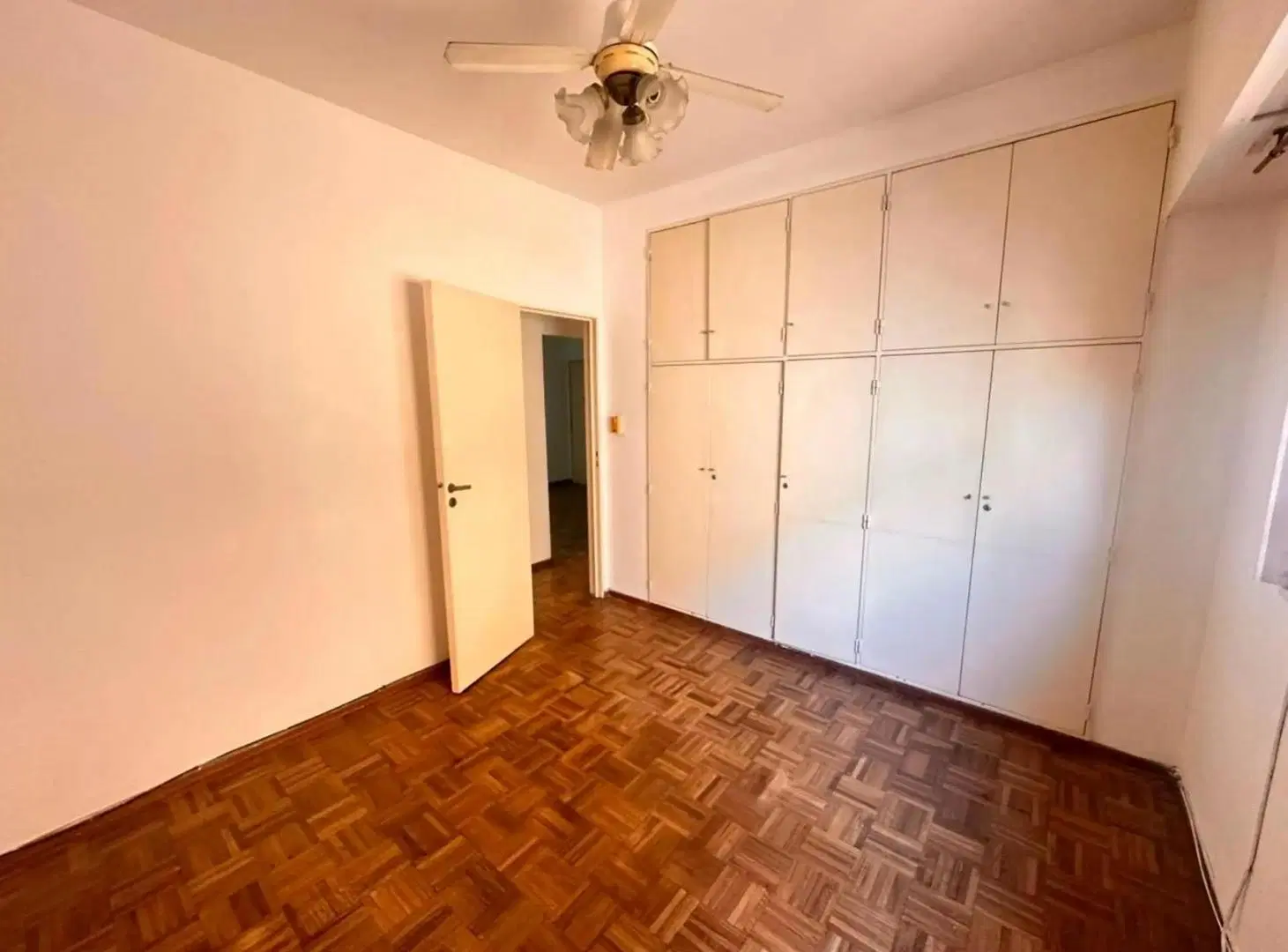 DEPARTAMENTO 2 AMBIENTES LATERAL - EXCELENTE UBICACIÓN 3