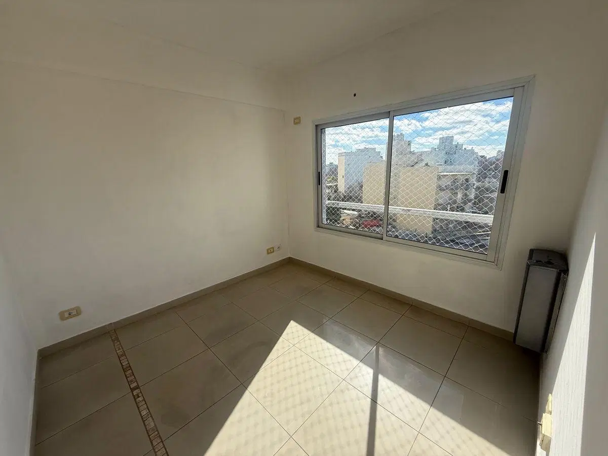 SEMIPISO 2 AMBIENTES AL CONTRAFRENTE CON BALCÓN - APTO PROFESIONAL 3