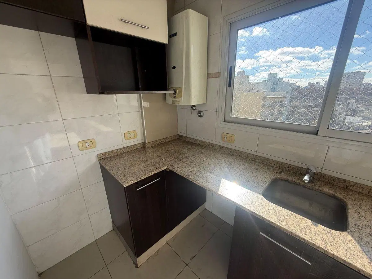 SEMIPISO 2 AMBIENTES AL CONTRAFRENTE CON BALCÓN - APTO PROFESIONAL 8