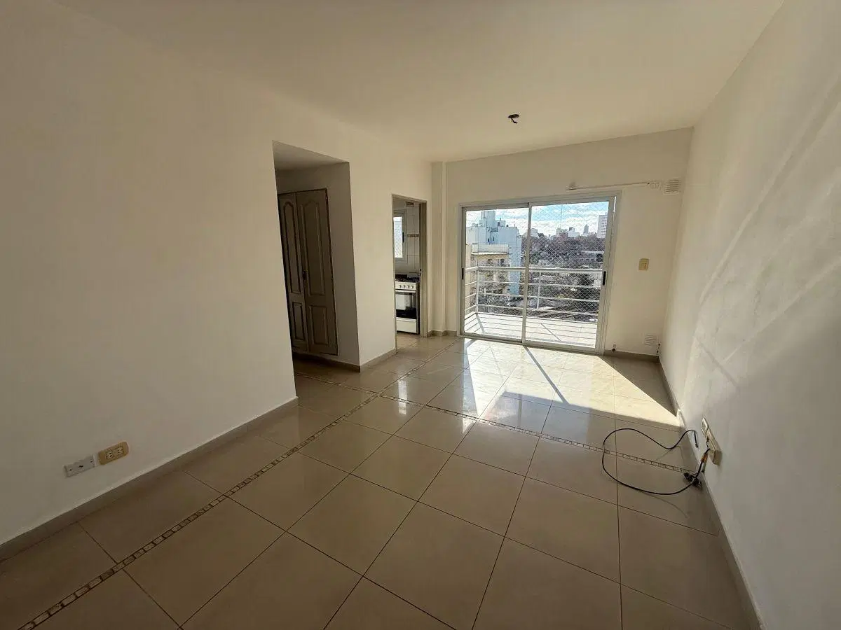 SEMIPISO 2 AMBIENTES AL CONTRAFRENTE CON BALCÓN - APTO PROFESIONAL 1