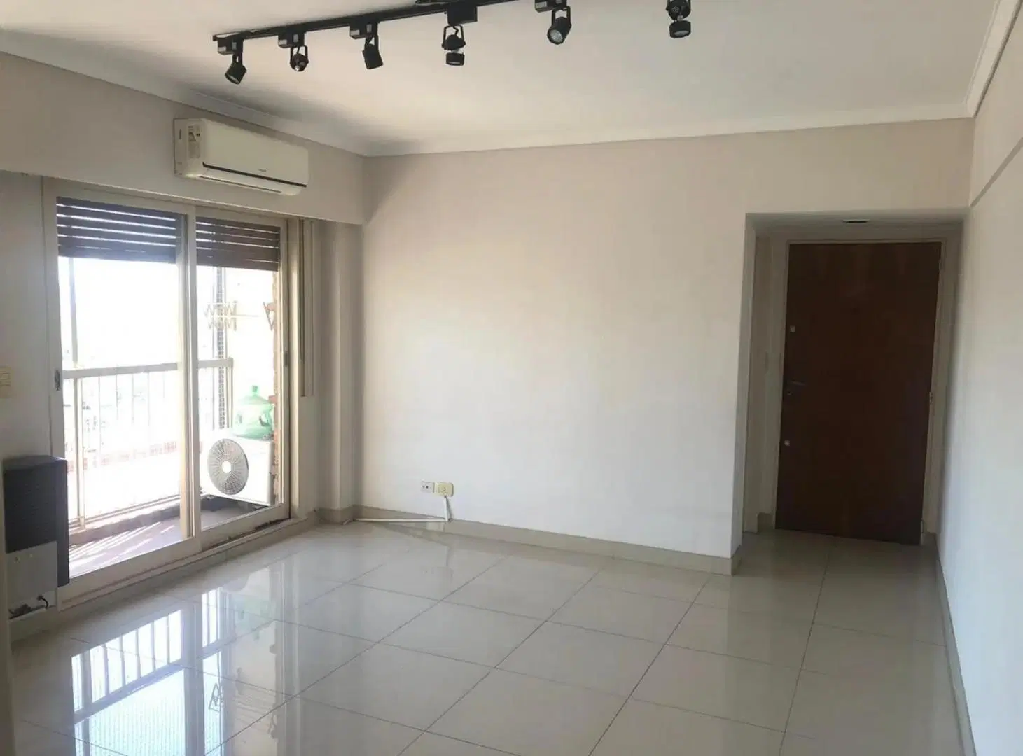 DEPARTAMENTO 3 AMBIENTES CON 2 BALCONES Y COCHERA FIJA CUBIERTA 4