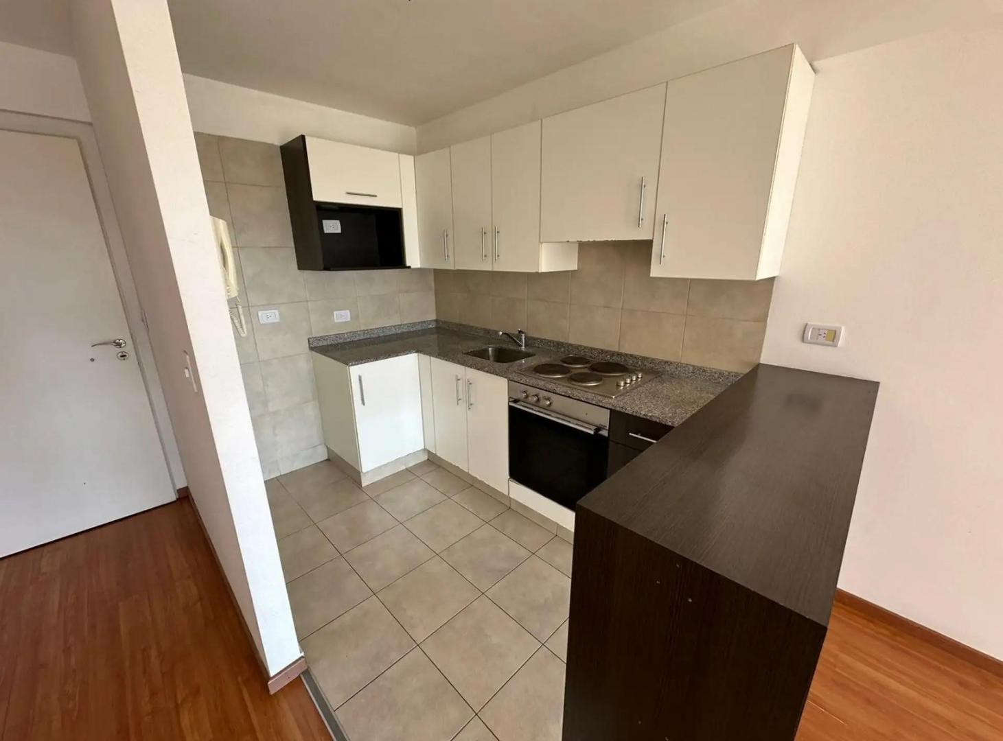 Foto de HERMOSO DEPARTAMENTO 2 AMBIENTES AL FRENTE CON BALCÓN - TORRE FULL, imagen 3
