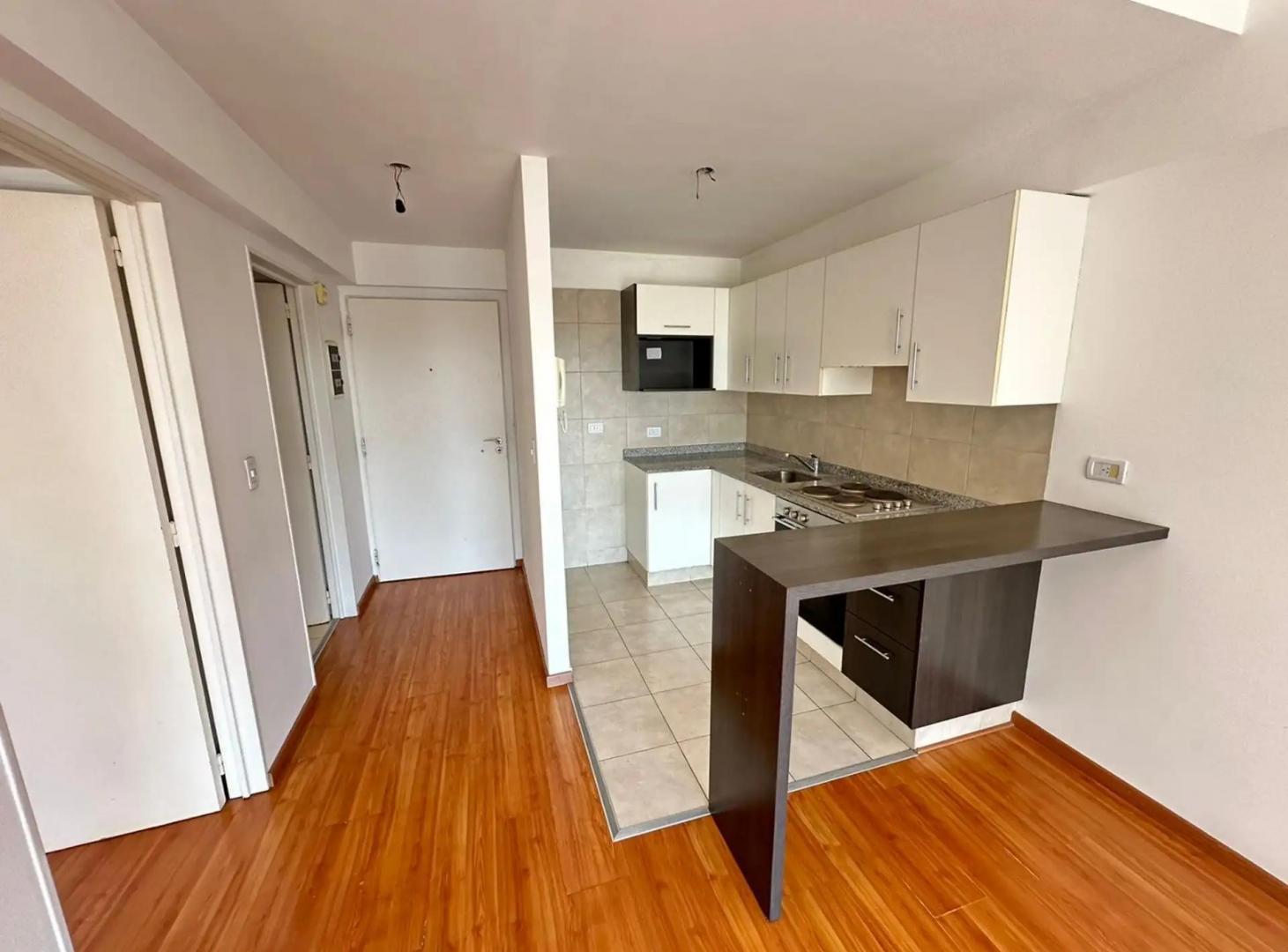 Foto de HERMOSO DEPARTAMENTO 2 AMBIENTES AL FRENTE CON BALCÓN - TORRE FULL, imagen 4