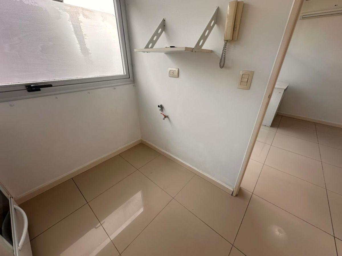 Foto de HERMOSO MONOAMBIENTE DIVISIBLE AL FRENTE CON BALCÓN - APTO PROFESIONAL, imagen 4