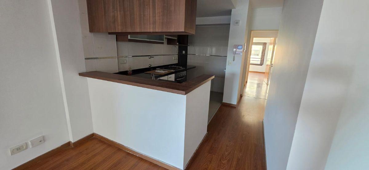 Foto de HERMOSO SEMIPISO 2 AMBIENTES AL FRENTE CON BALCÓN, imagen 5