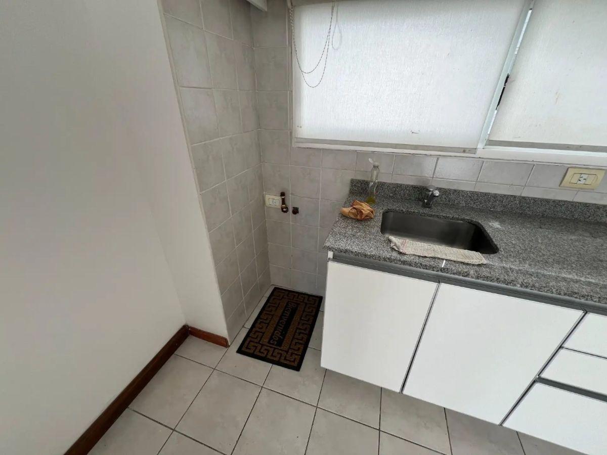 Foto de DEPARTAMENTO MONOAMBIENTE CONTRAFRENTE CON PEQUEÑO BALCÓN - APTO, imagen 4