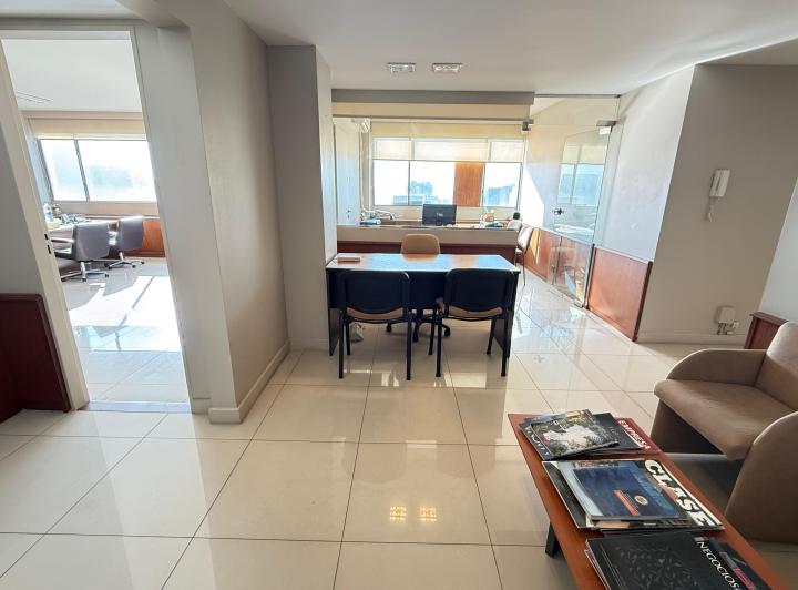 Oportunidad! Venta de Oficinas en Galería Jardín – 93 m² Refaccionados 1