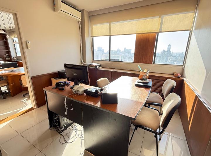 Oportunidad! Venta de Oficinas en Galería Jardín – 93 m² Refaccionados 5